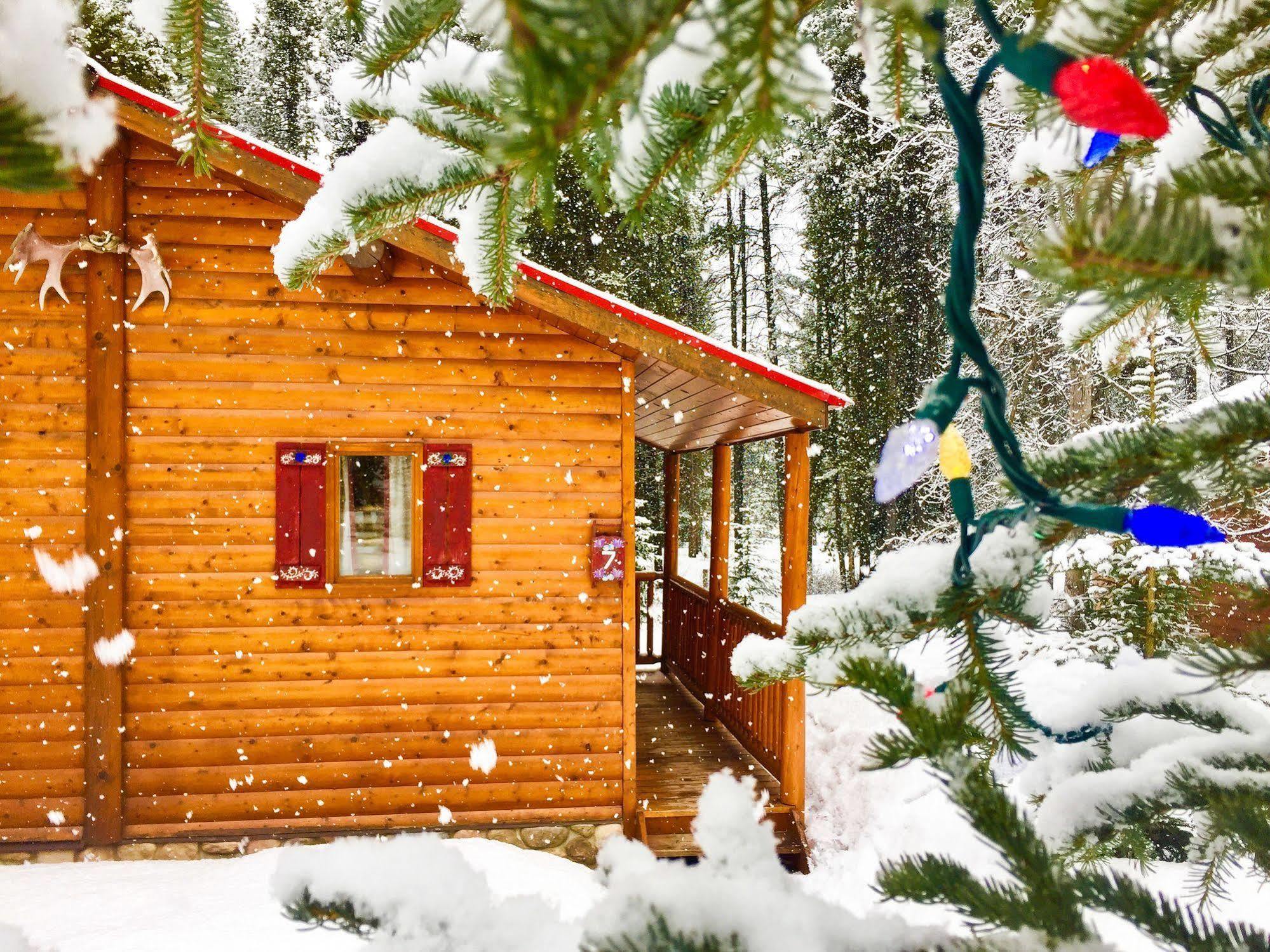 Baker Creek By Basecamp Hotel Лейк Луис Екстериор снимка